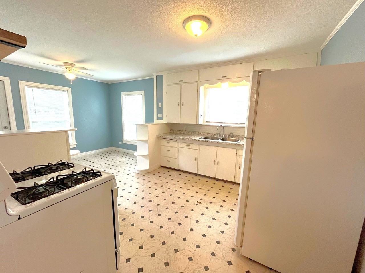 1322 W Bond St - Photo 7 of 20