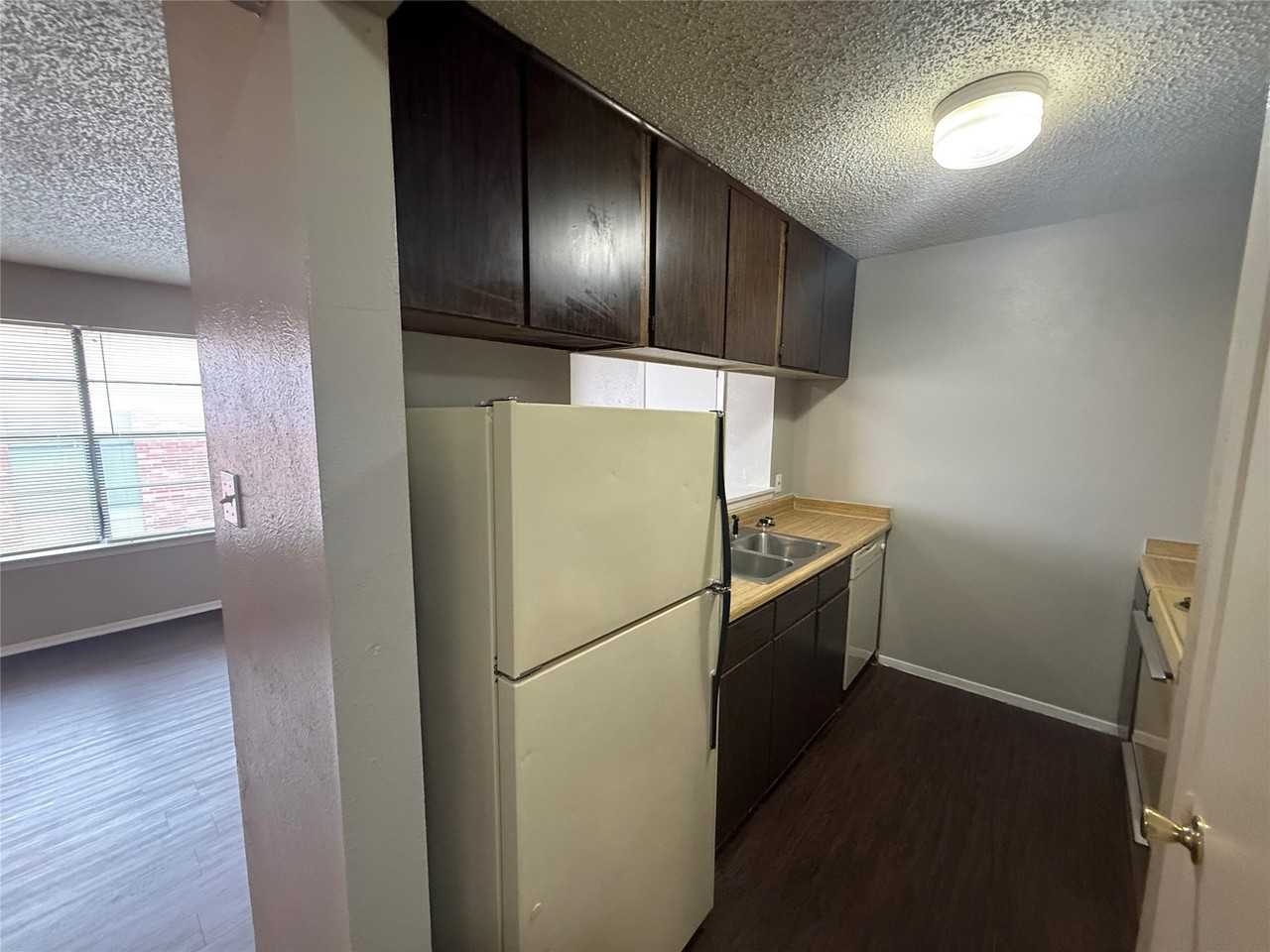 1704 Short St #C - Photo 7 of 12