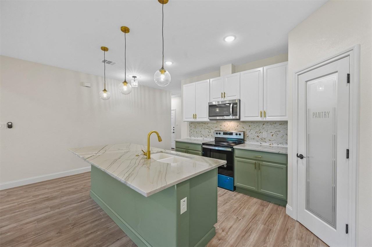 5804 Houghton Ave - Photo 5 of 20
