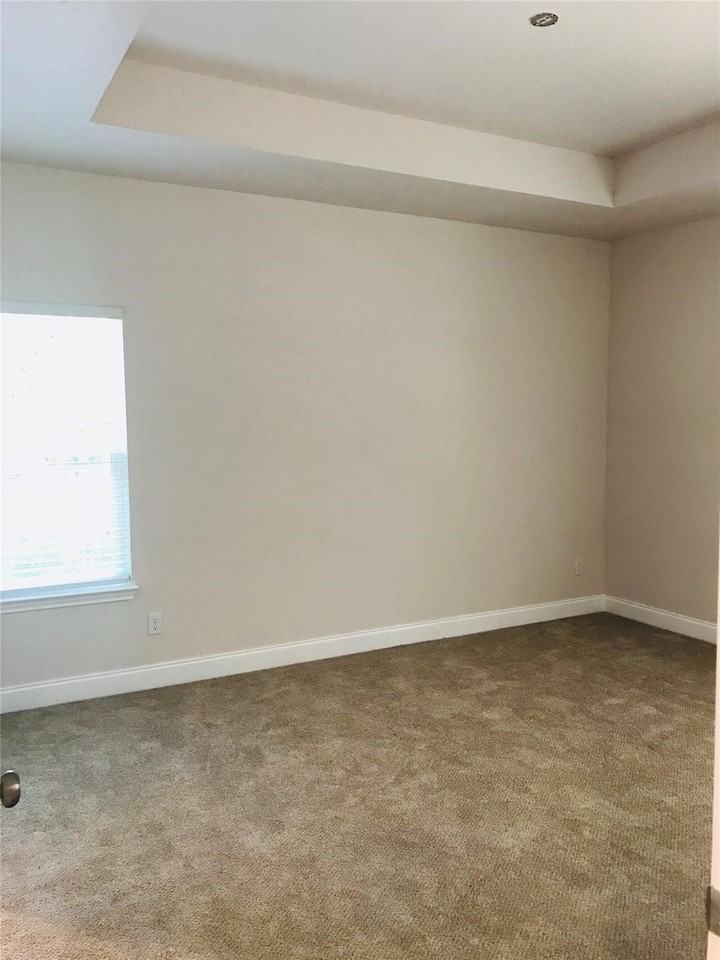 1719 Park St - Photo 6 of 21