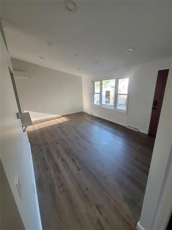 191 Shand Ave - Photo 5 of 10