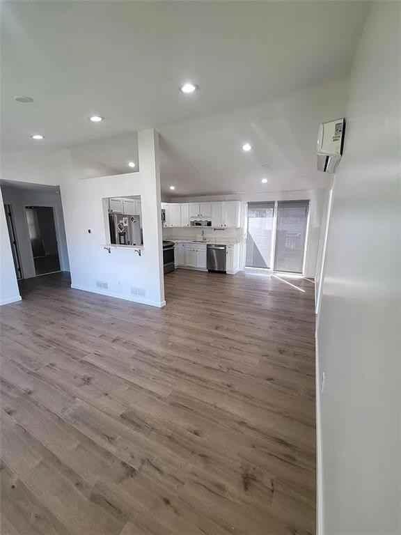 191 Shand Ave - Photo 6 of 10