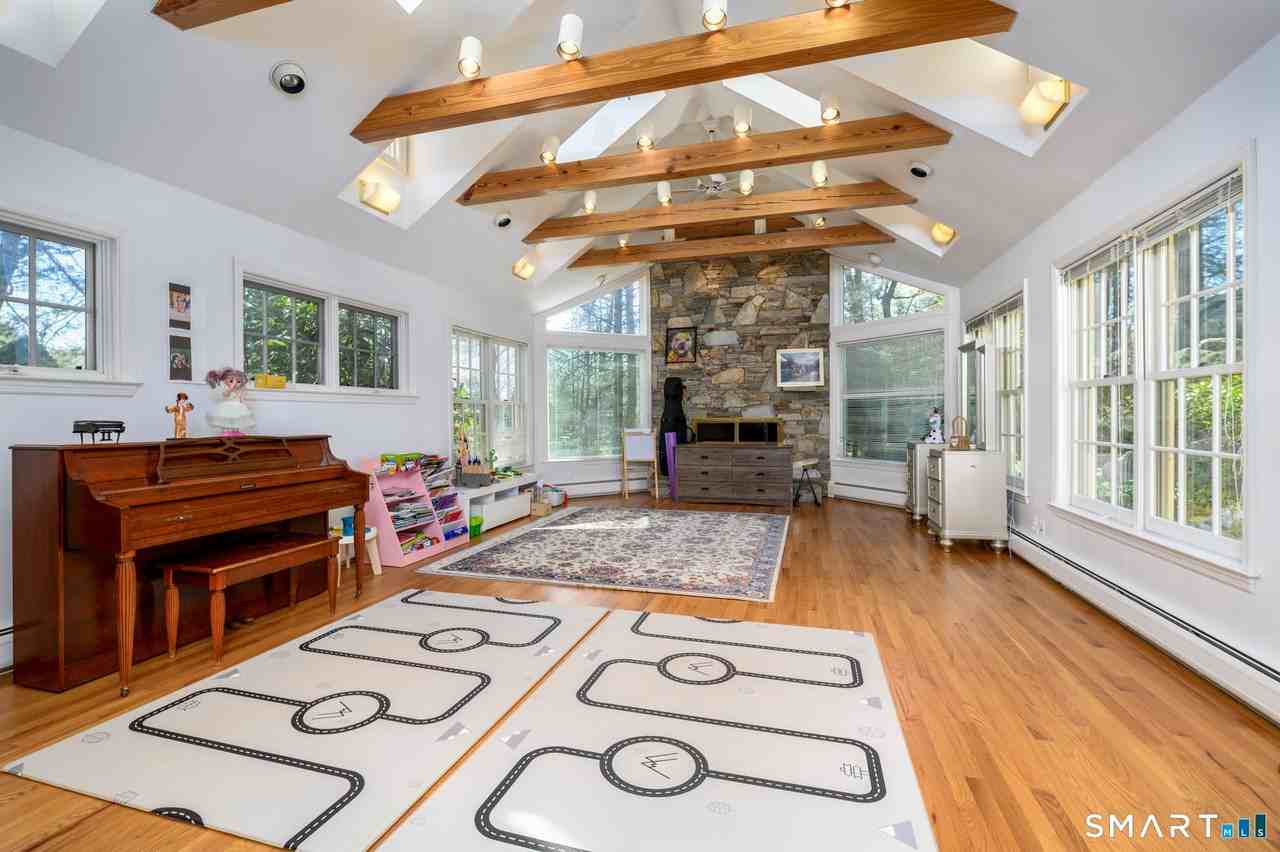 414 Riversville Rd - Photo 4 of 20