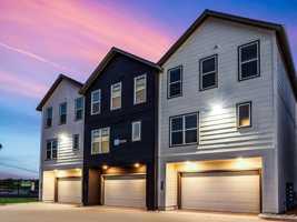 featured image of 1000 Fort Worth Ave #1113