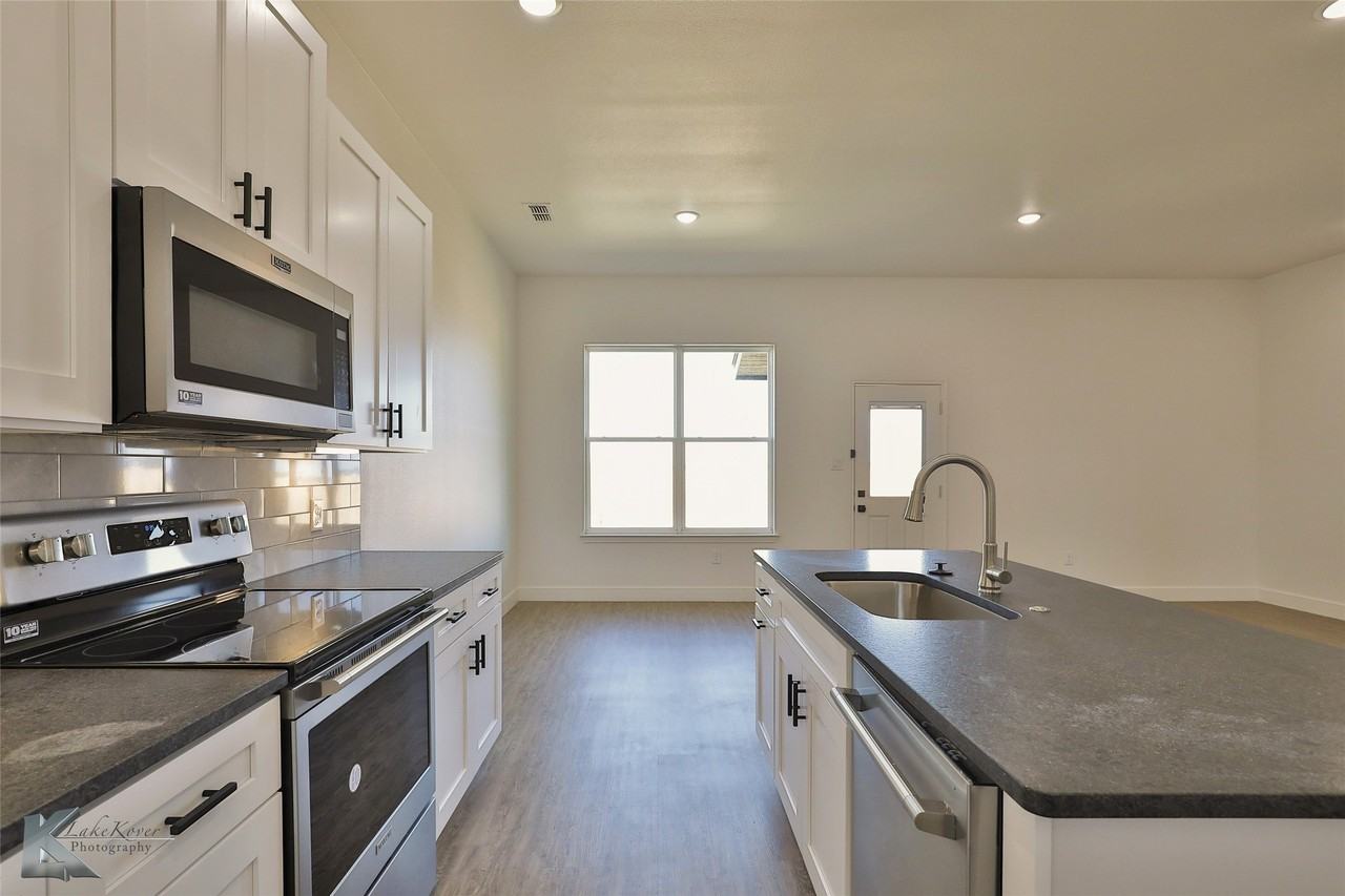 388 Kristie Path - Photo 5 of 35
