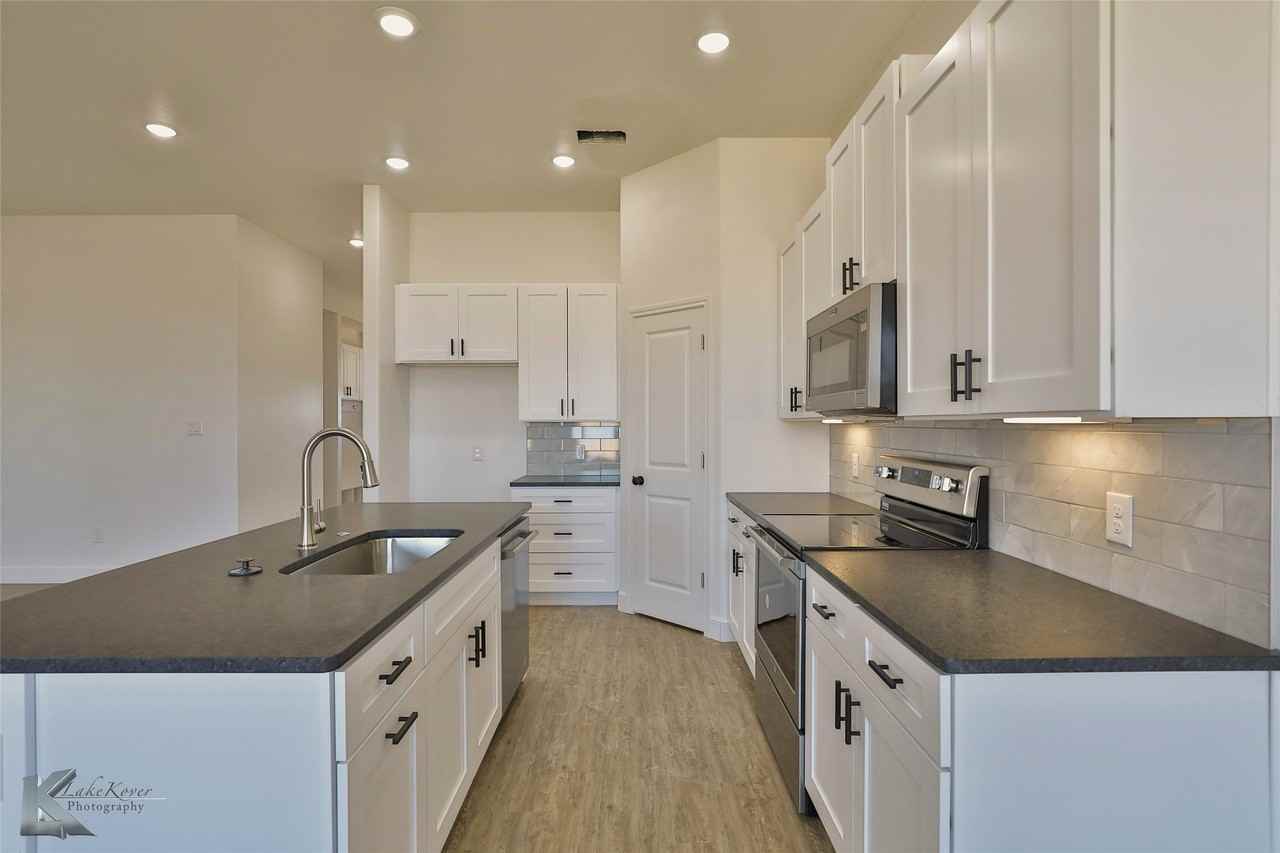 388 Kristie Path - Photo 6 of 35