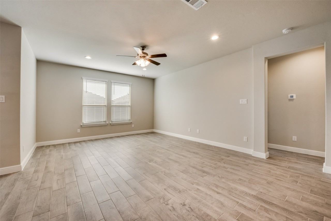 14425 Bootes Dr - Photo 4 of 21