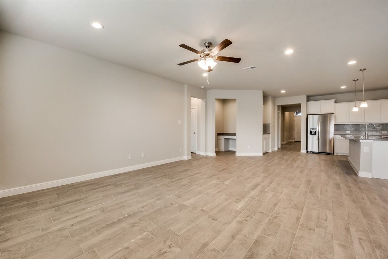 14425 Bootes Dr - Photo 6 of 21
