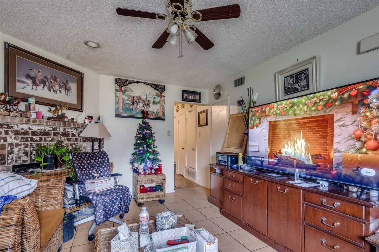 3071 Olympia Dr - Photo 6 of 28