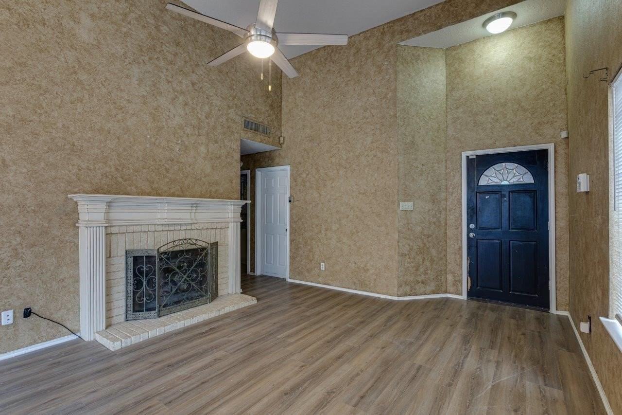 10611 Woodleaf Dr - Photo 2 of 22