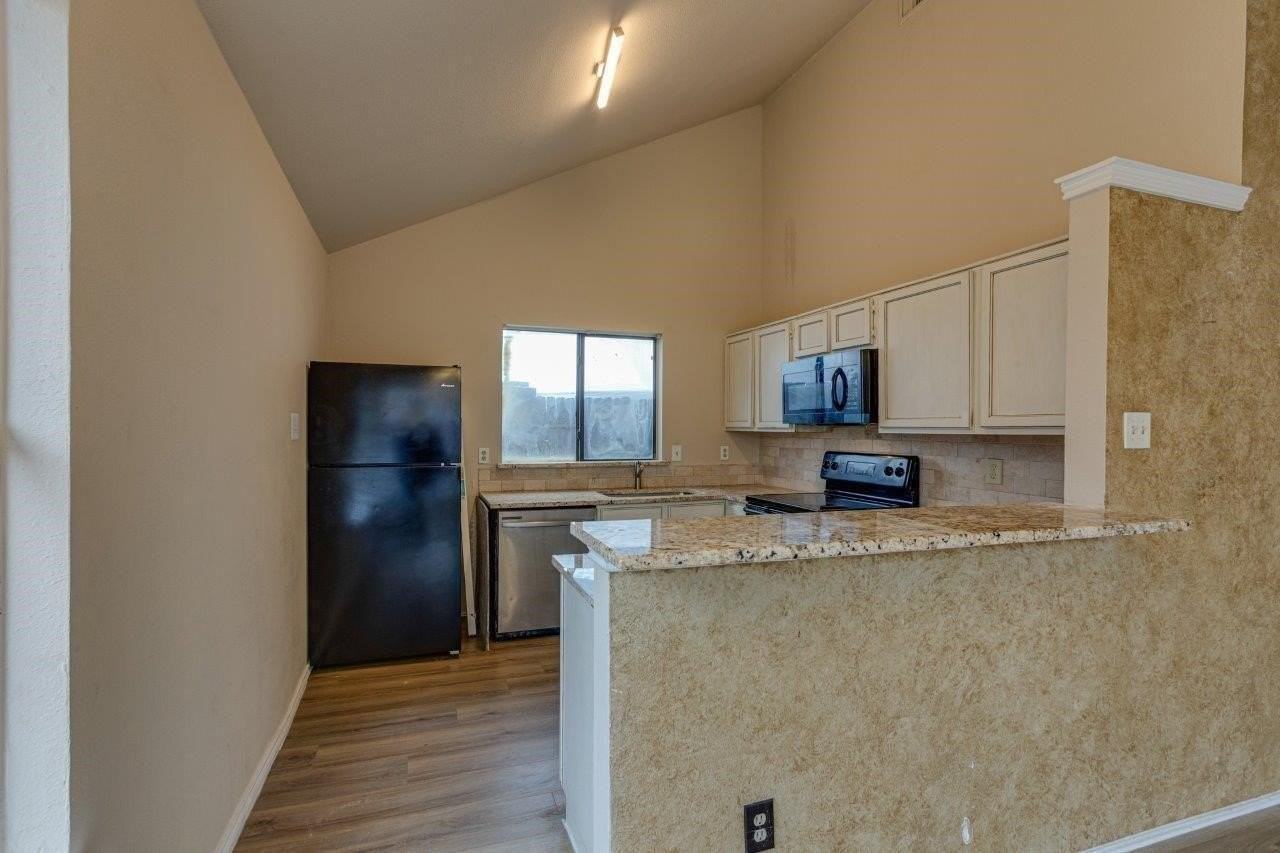 10611 Woodleaf Dr - Photo 3 of 22