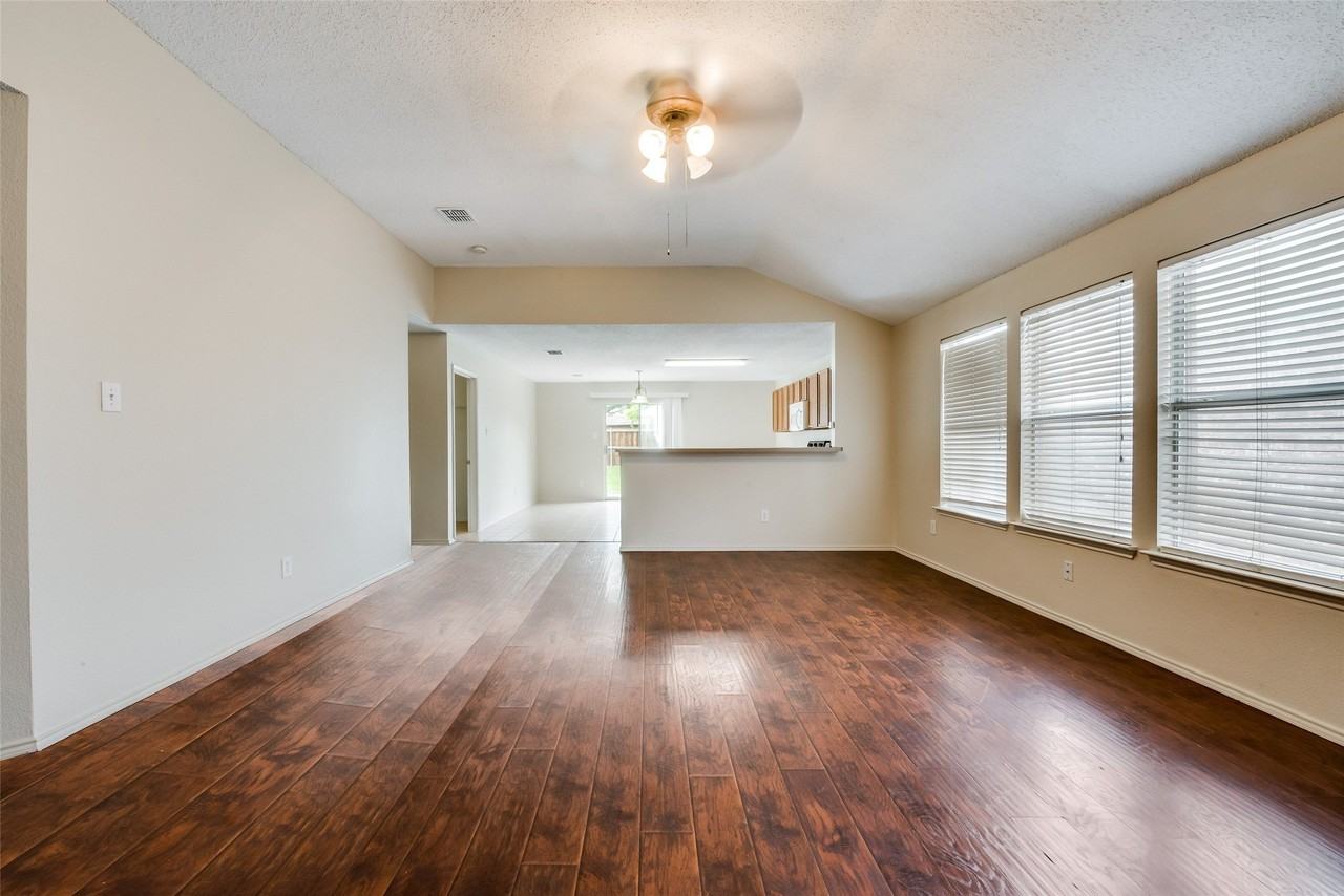 1629 Thornhill Ln - Photo 6 of 40