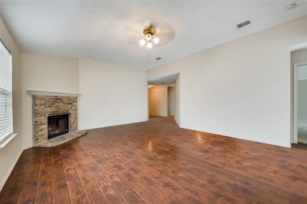 1629 Thornhill Ln - Photo 7 of 40