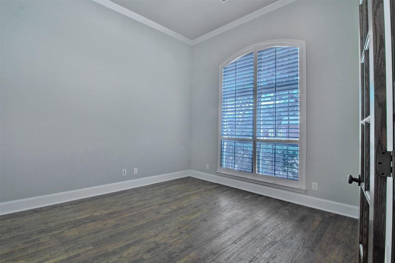12349 Bethel Dr - Photo 5 of 31