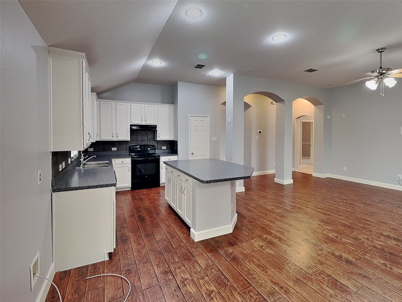5920 Paloma Blanca Dr - Photo 4 of 15