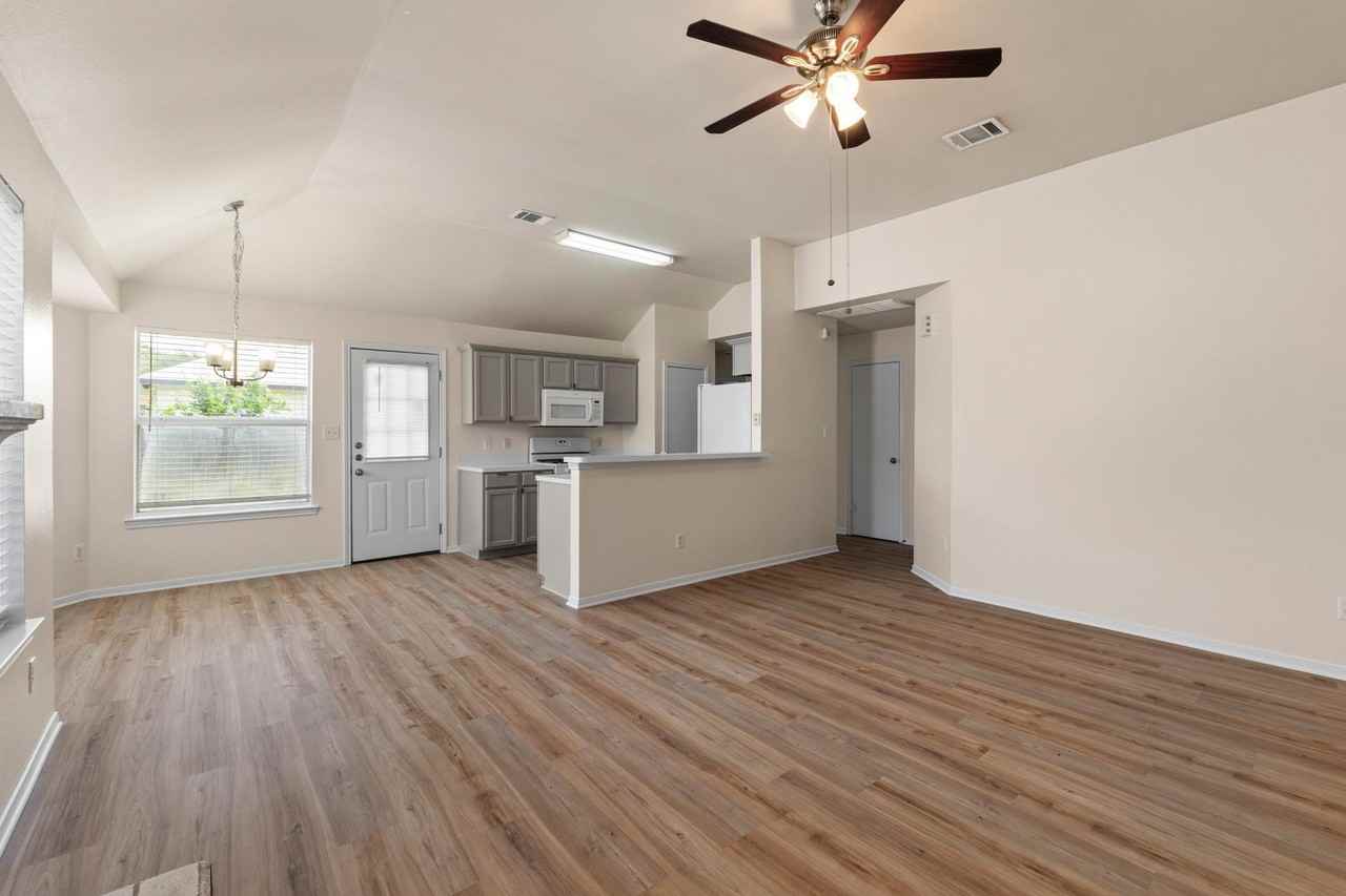 1501 Catherine Ct - Photo 7 of 23