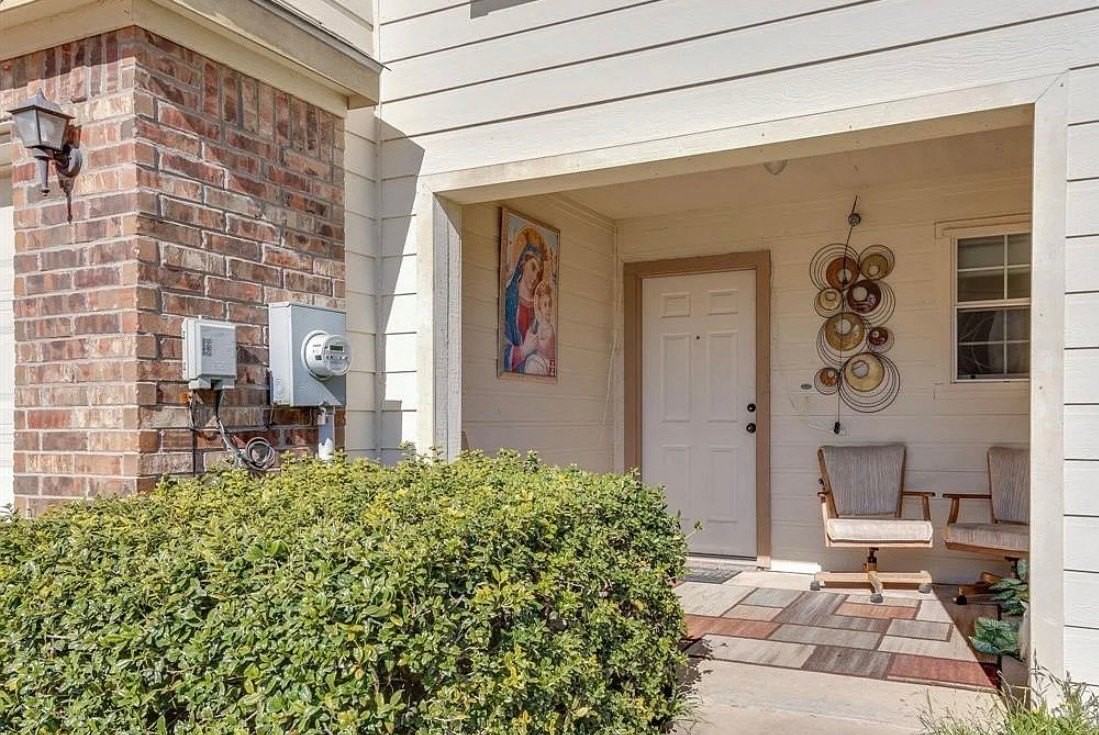 3900 Fernando Dr - Photo 3 of 26