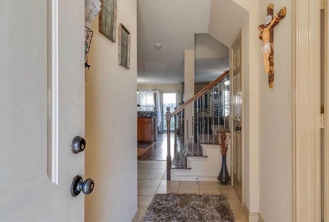 3900 Fernando Dr - Photo 4 of 26