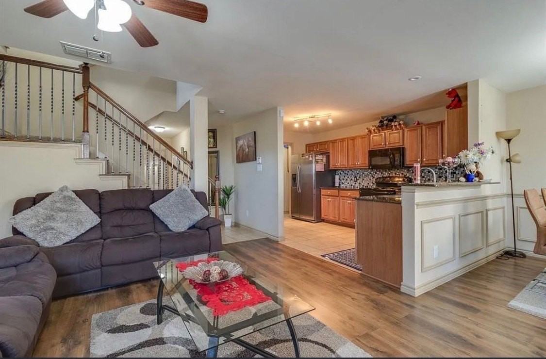 3900 Fernando Dr - Photo 5 of 26