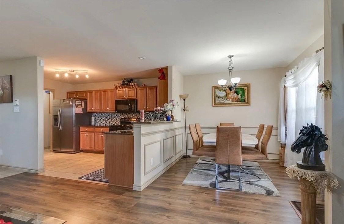 3900 Fernando Dr - Photo 6 of 26