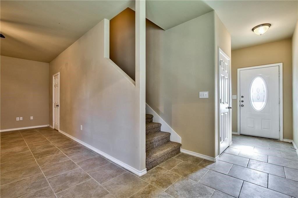 702 E College St - Photo 4 of 27