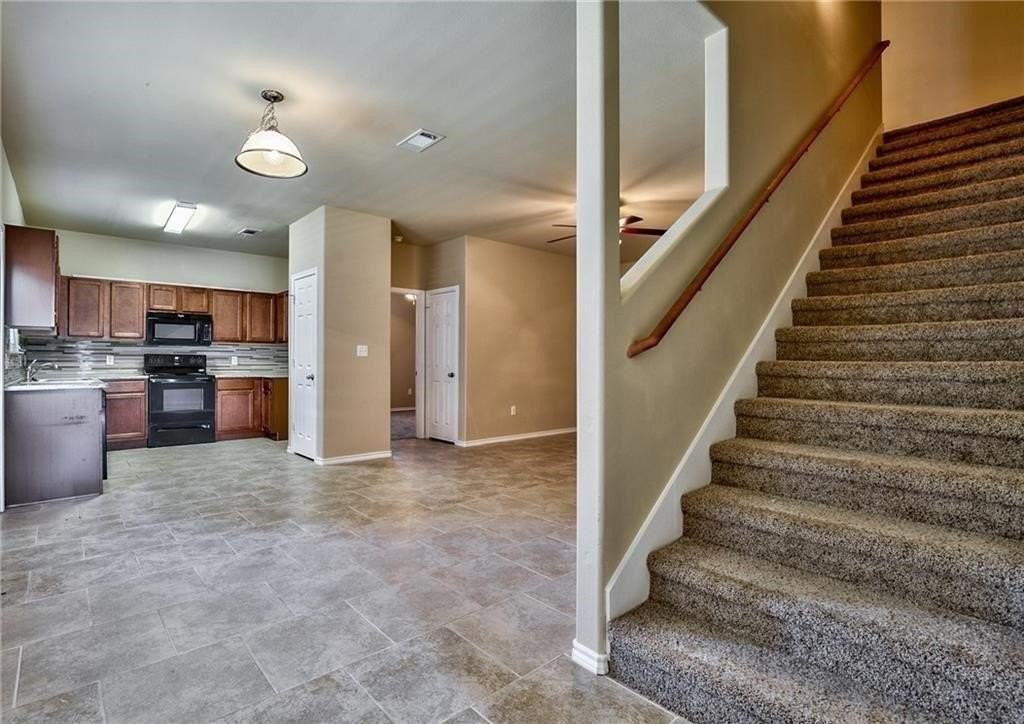 702 E College St - Photo 5 of 27