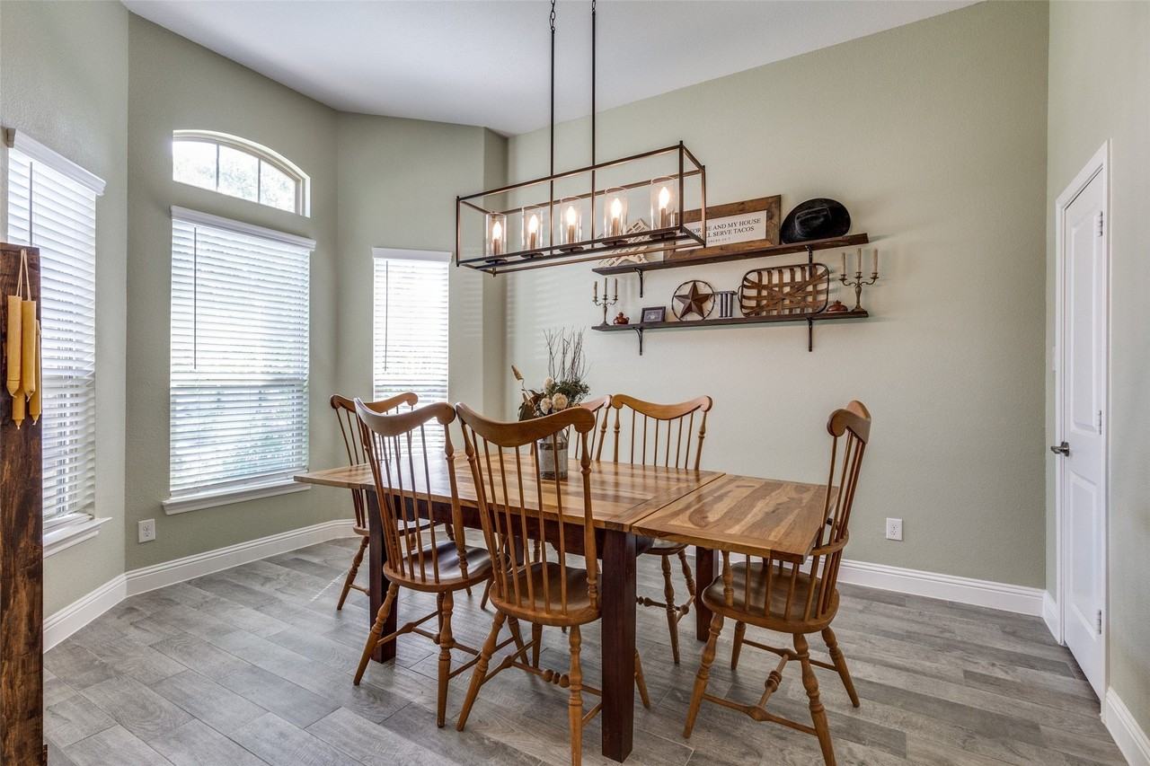 672 Harris Ridge Dr - Photo 3 of 25