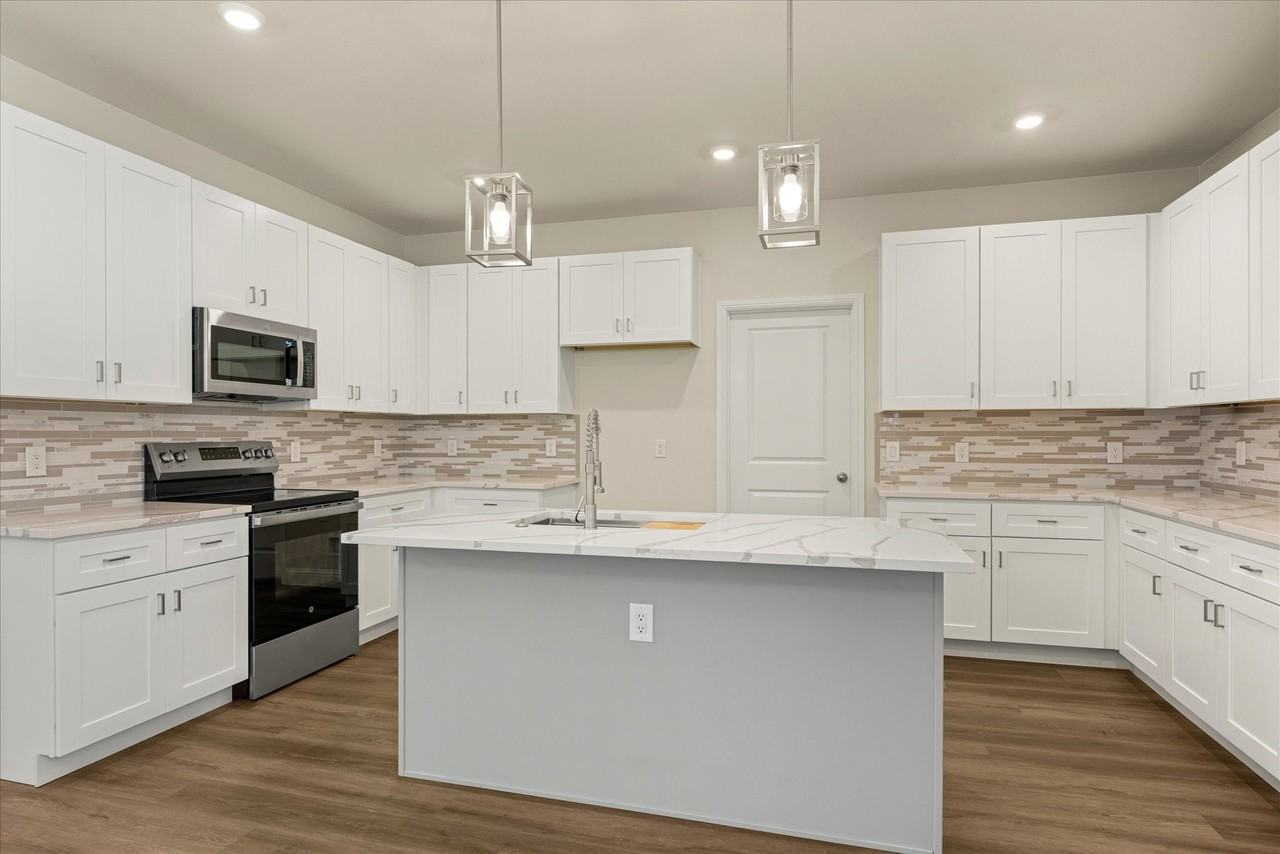 2414 Forest Hill Ln - Photo 3 of 40