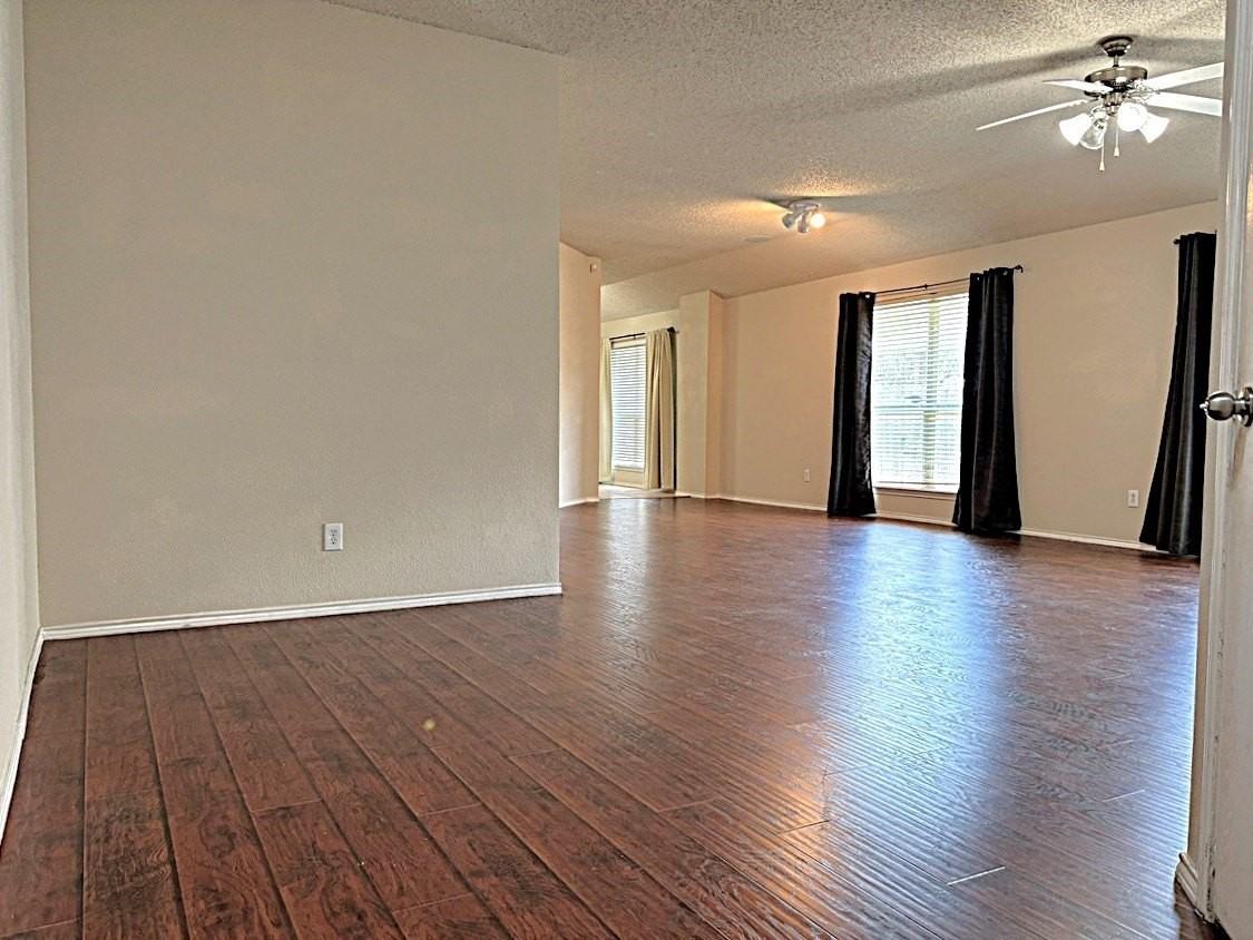 9805 Nixon Dr - Photo 3 of 39