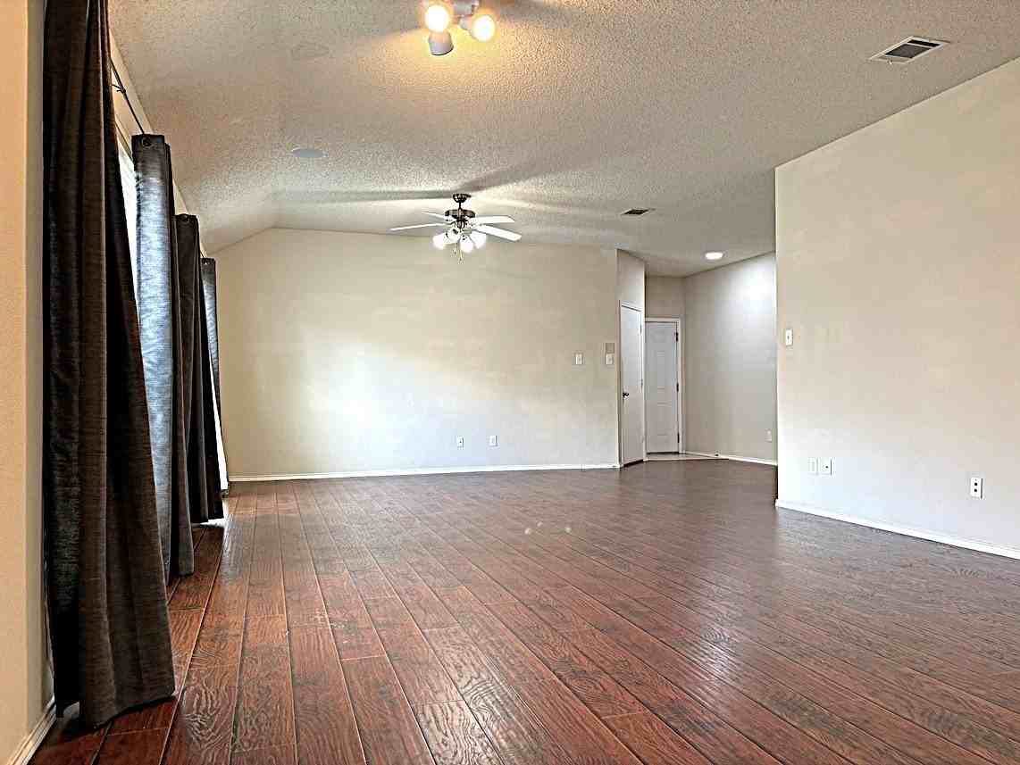 9805 Nixon Dr - Photo 7 of 39