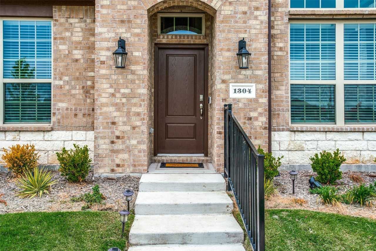 1304 Wildflower Way - Photo 2 of 26