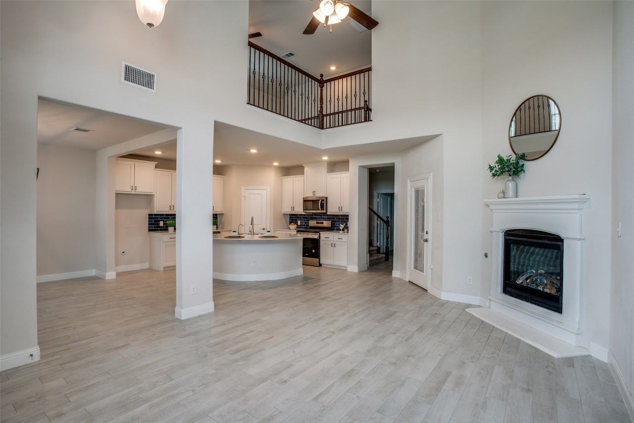 1304 Wildflower Way - Photo 3 of 26
