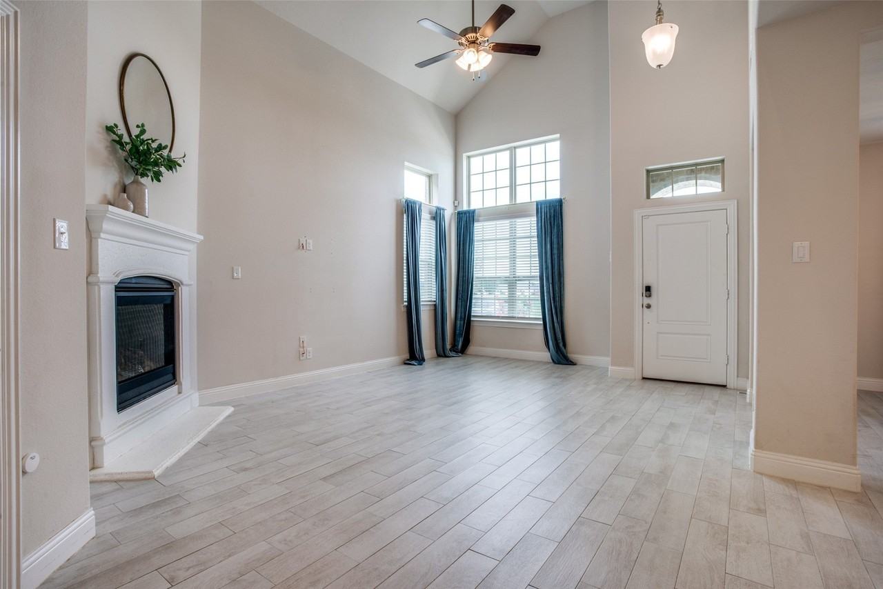 1304 Wildflower Way - Photo 5 of 26
