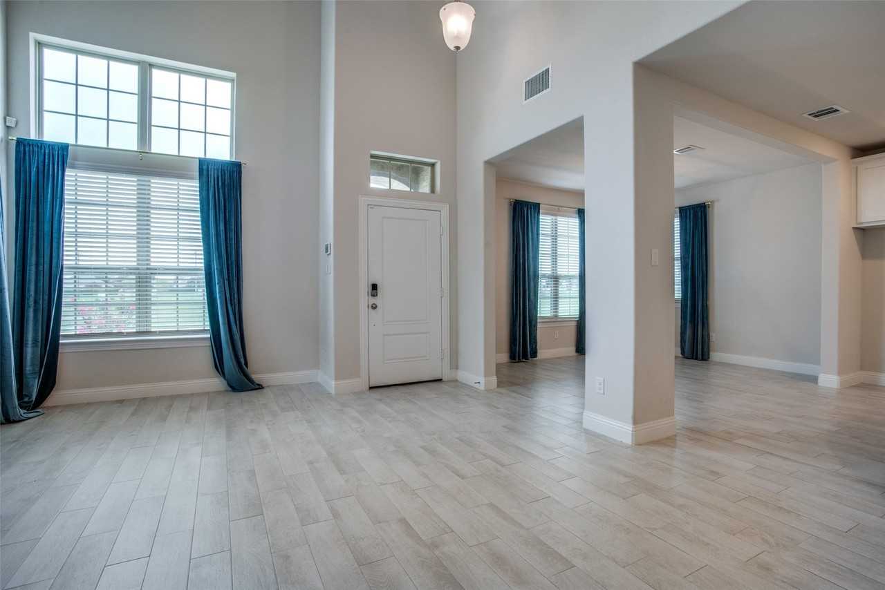 1304 Wildflower Way - Photo 6 of 26