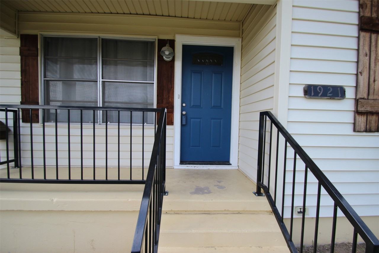 1921 Deborah Dr - Photo 2 of 35