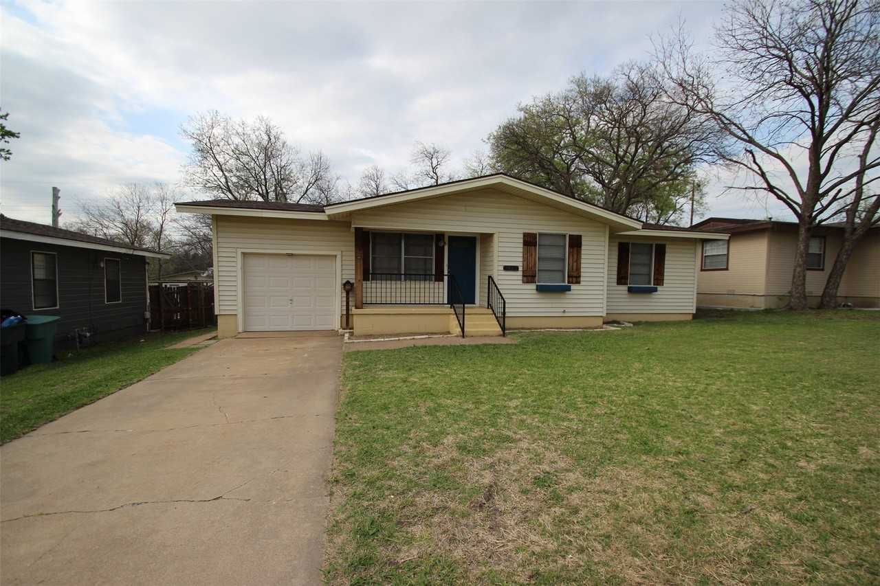 1921 Deborah Dr - Photo 3 of 35