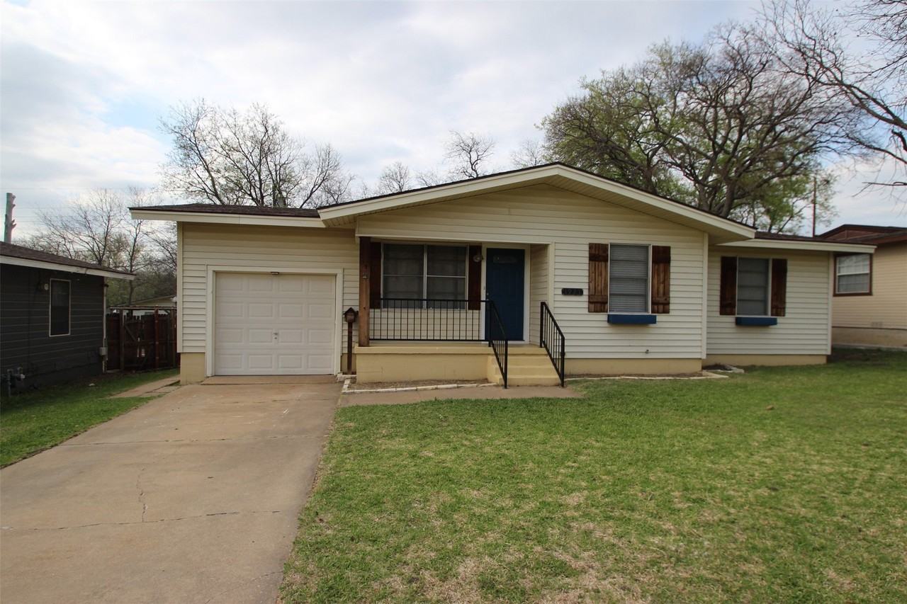 1921 Deborah Dr - Photo 4 of 35