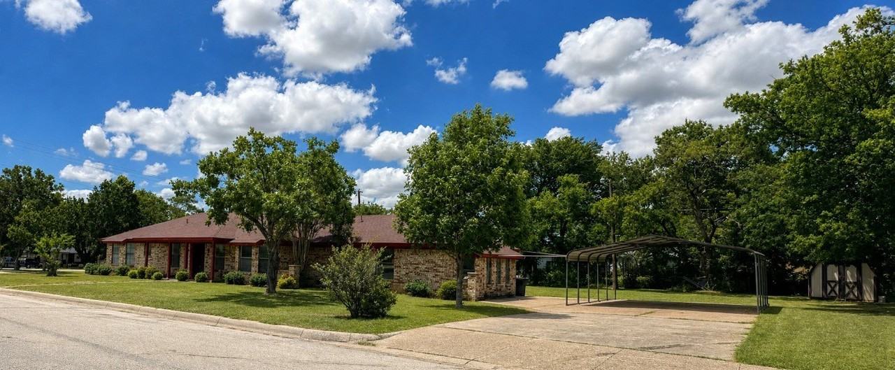 2401 Stephen Lee Dr - Photo 4 of 37
