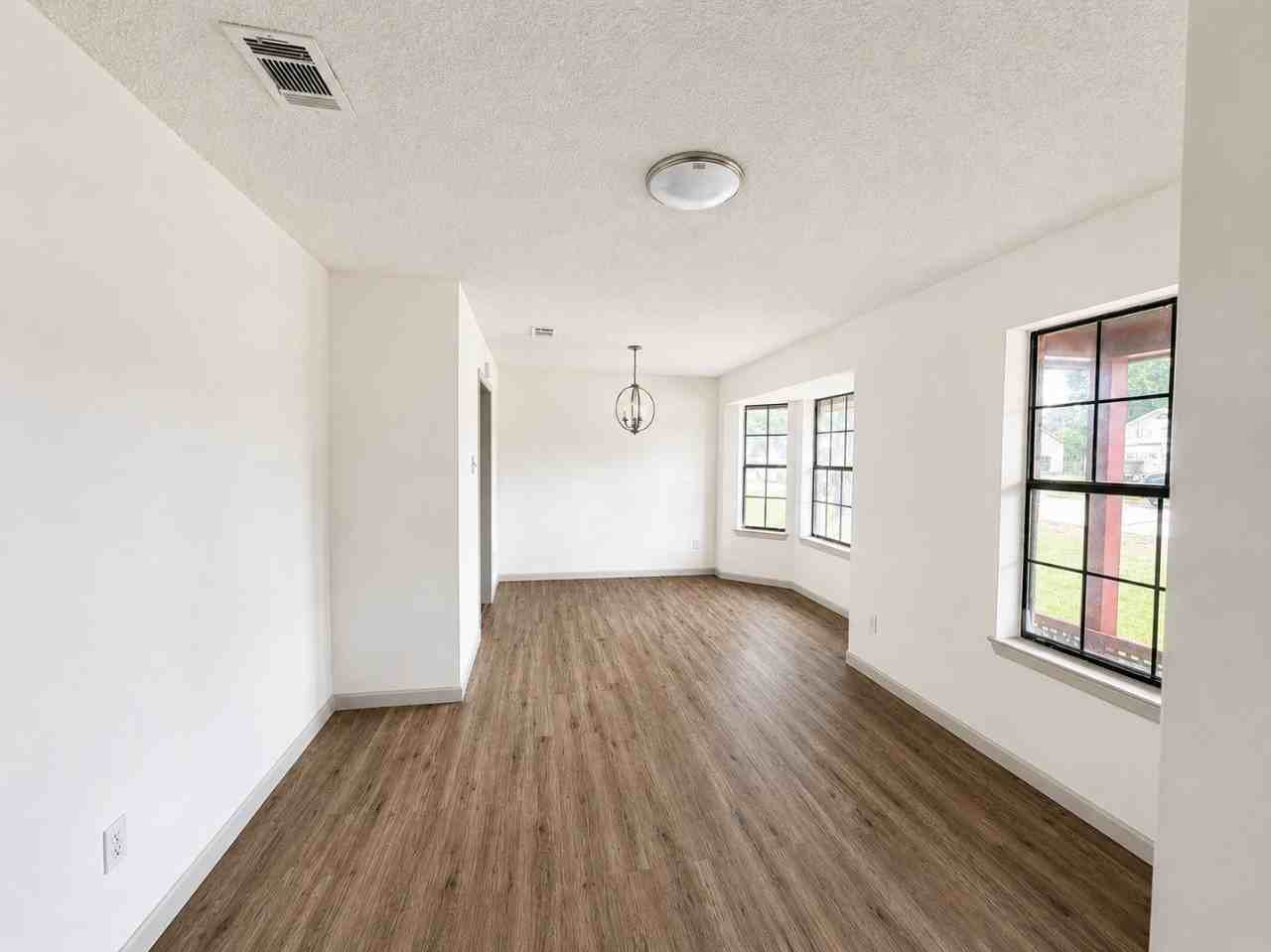 2401 Stephen Lee Dr - Photo 7 of 37