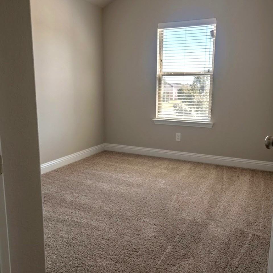 1426 Warringwood Dr - Photo 4 of 12