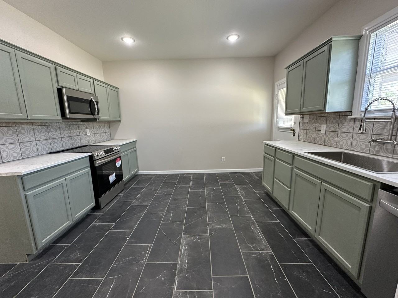736 Mulberry St - Photo 5 of 12