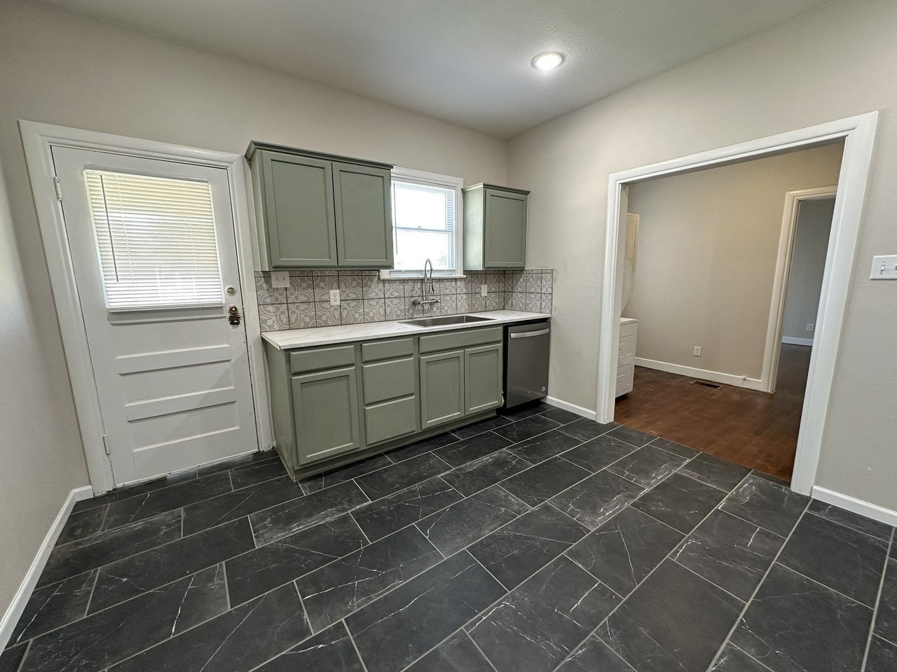 736 Mulberry St - Photo 6 of 12