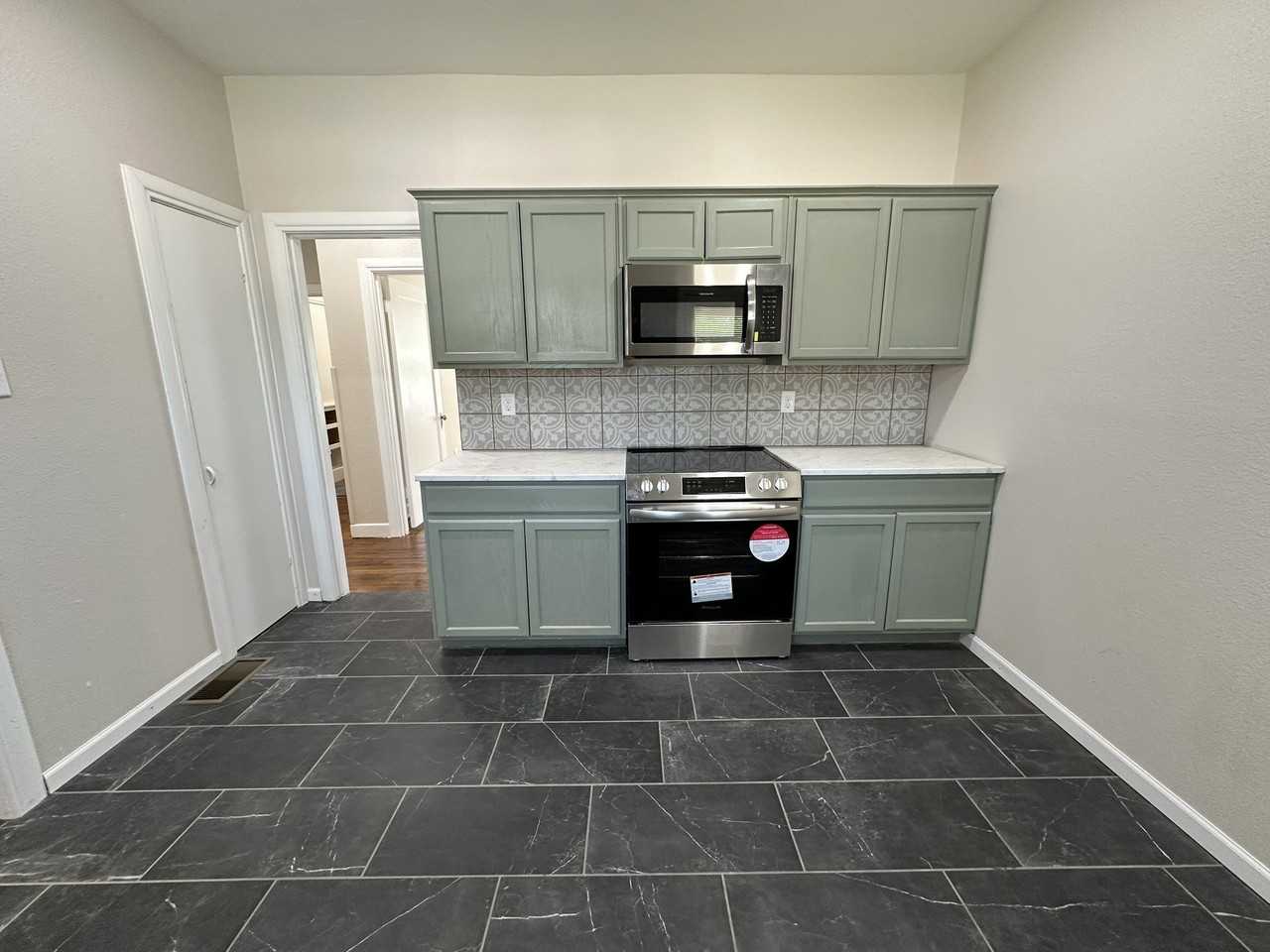 736 Mulberry St - Photo 7 of 12