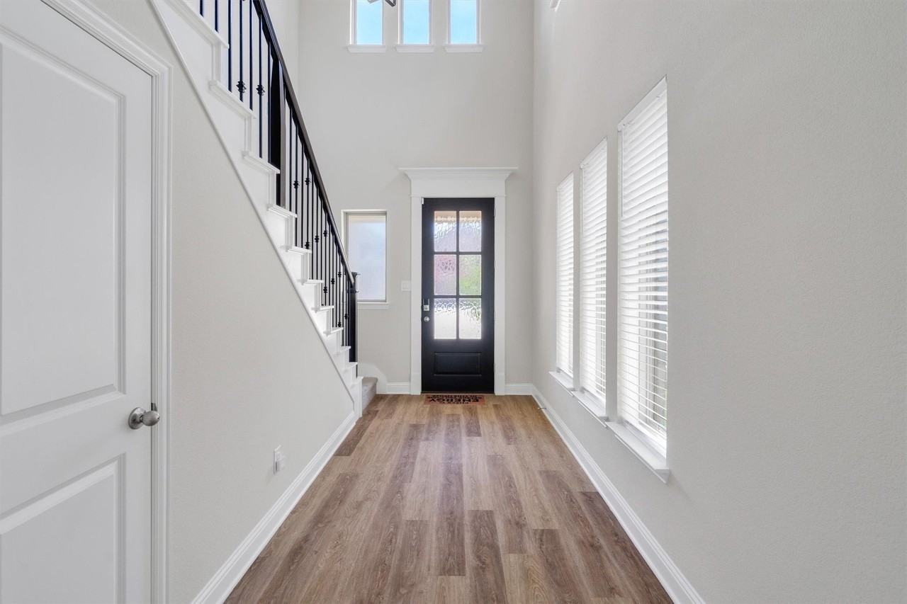4130 Beale St - Photo 3 of 24