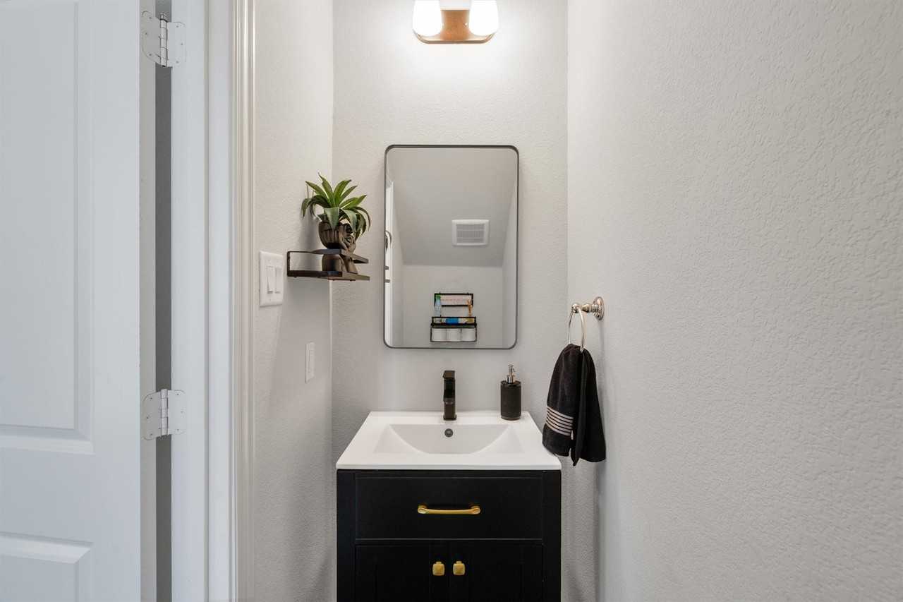 4130 Beale St - Photo 5 of 24