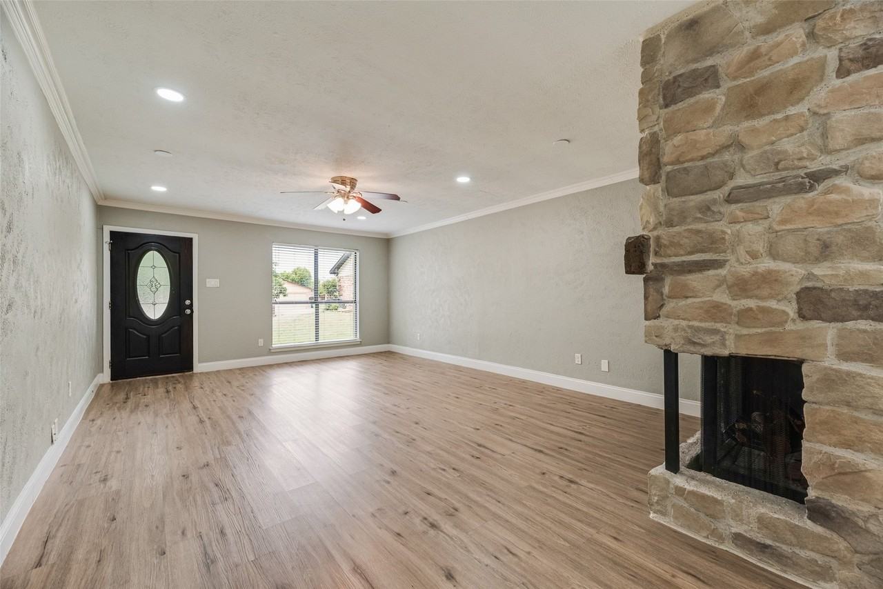 1732 Delaford Ct - Photo 7 of 31