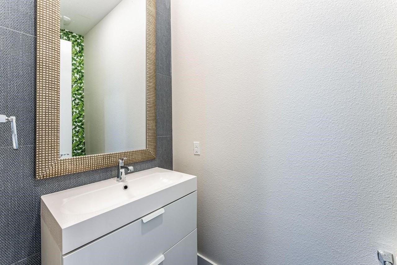 4013 Ivanhoe Ln - Photo 4 of 38
