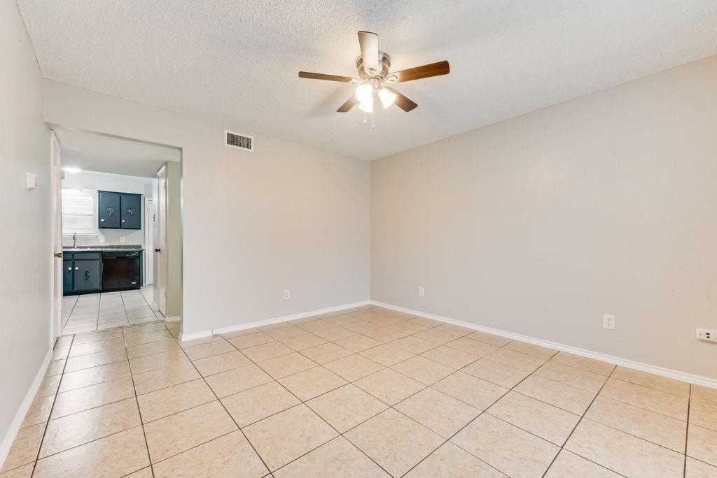 1728 W Sanford St #J - Photo 2 of 12