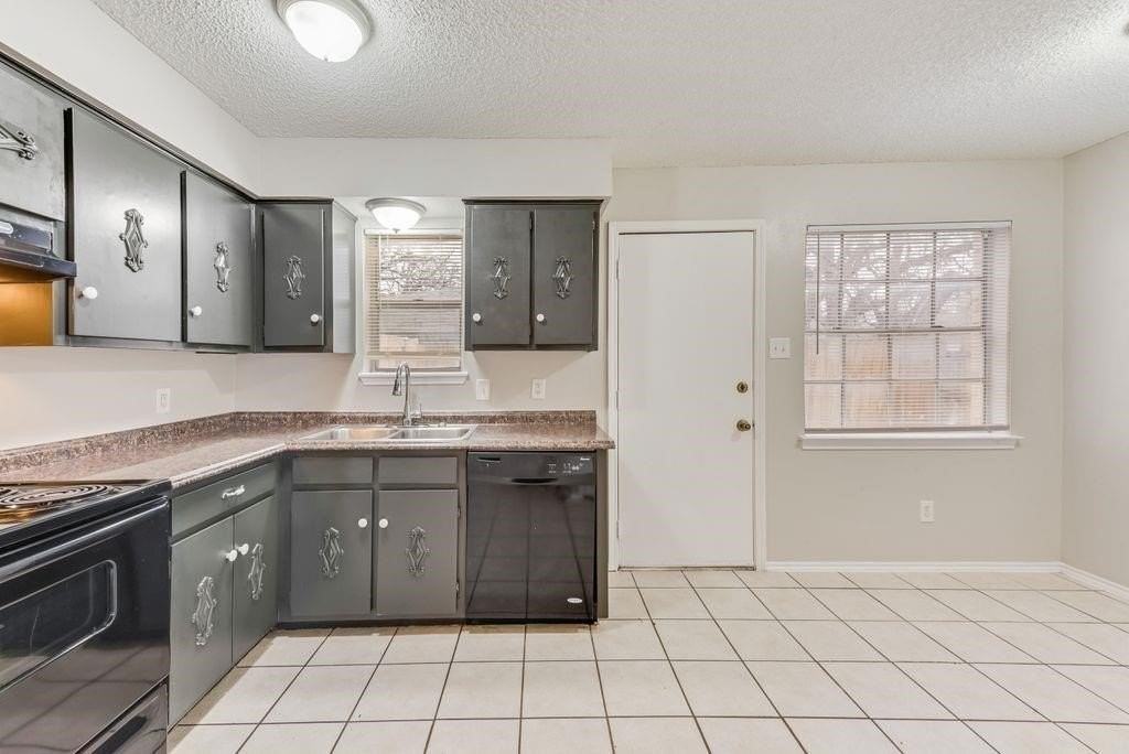 1728 W Sanford St #J - Photo 6 of 12