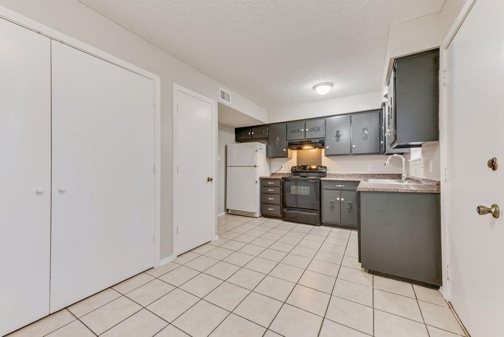 1728 W Sanford St #J - Photo 7 of 12